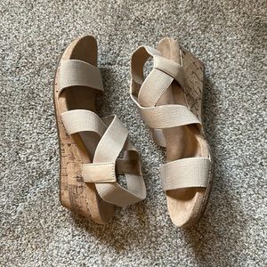 Naturalizer Tan Sandals